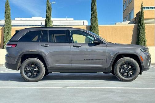 2026 Jeep Grand Cherokee Laredo
