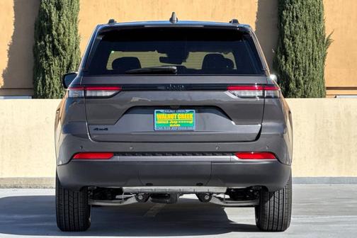 Baltic Gray 2026 Jeep Grand Cherokee Laredo
