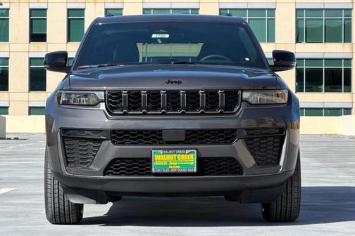 Baltic Gray 2026 Jeep Grand Cherokee Laredo