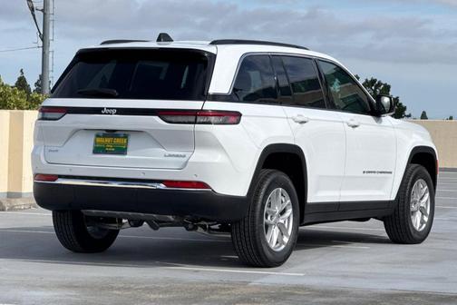 Bright White 2026 Jeep Grand Cherokee Laredo X 4x4