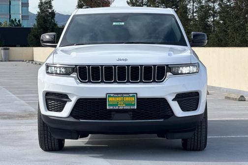 Bright White 2026 Jeep Grand Cherokee Laredo X 4x4