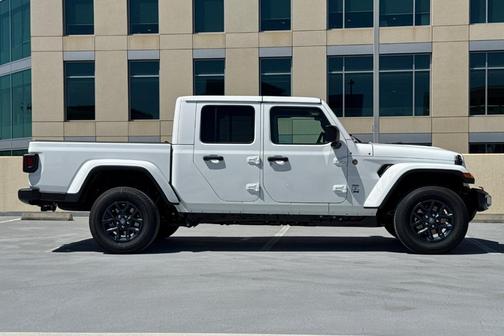 Bright White 2026 Jeep Gladiator Sport