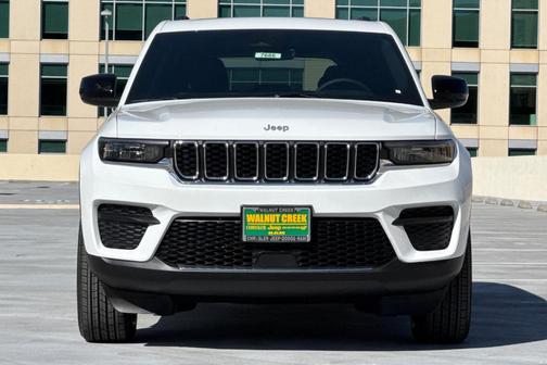 Bright White 2026 Jeep Grand Cherokee Laredo X 4x4