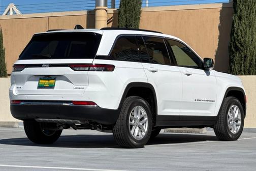 Bright White 2026 Jeep Grand Cherokee Laredo X 4x4
