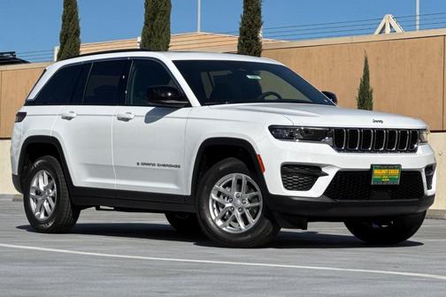 Bright White 2026 Jeep Grand Cherokee Laredo X 4x4