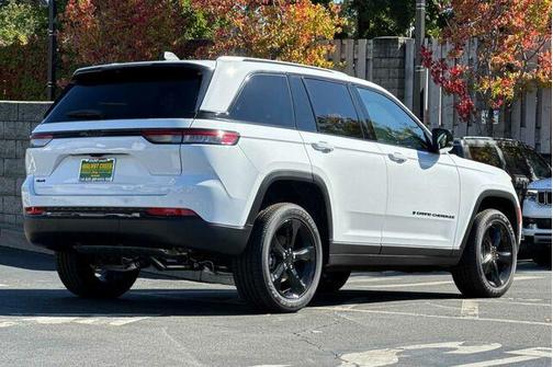 2025 Jeep Grand Cherokee Laredo