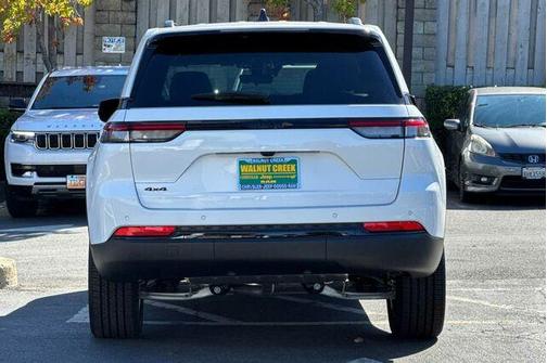 2025 Jeep Grand Cherokee Laredo