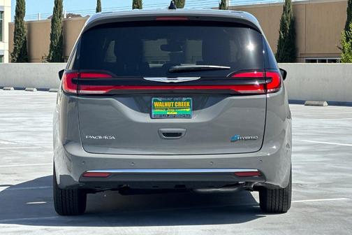 2025 Chrysler Pacifica Hybrid Select