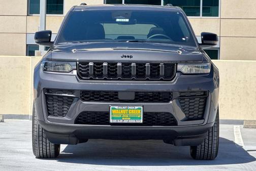 Baltic Gray 2026 Jeep Grand Cherokee Laredo