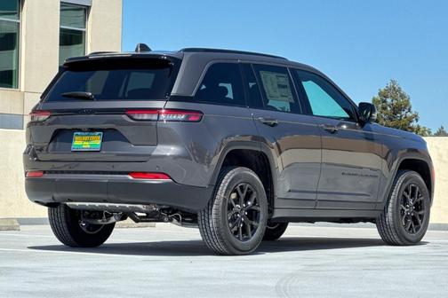 Baltic Gray 2026 Jeep Grand Cherokee Laredo