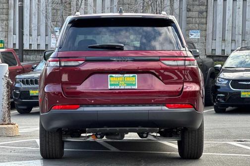 2026 Jeep Grand Cherokee Laredo