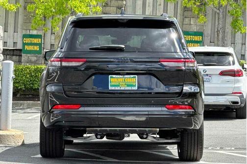 Diamond Black 2026 Jeep Grand Cherokee Summit 4x4