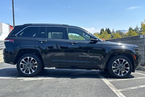 2022 Jeep Grand Cherokee 4xe Overland