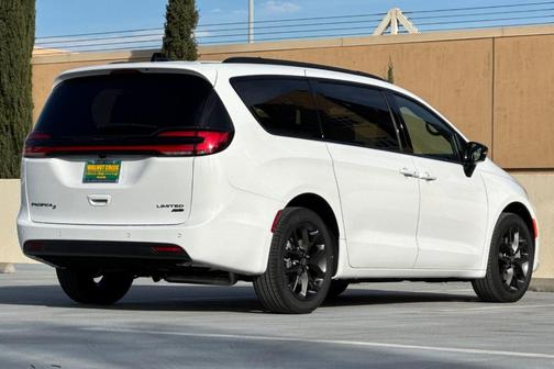 2026 Chrysler Pacifica Limited