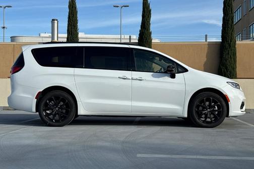 2026 Chrysler Pacifica Limited