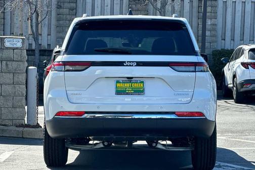 2025 Jeep Grand Cherokee Laredo