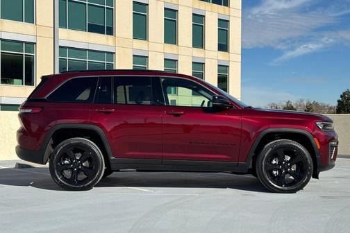 Velvet Red Pearlcoat 2026 Jeep Grand Cherokee Limited 4x4