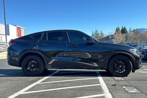 2023 BMW X6 xDrive40i