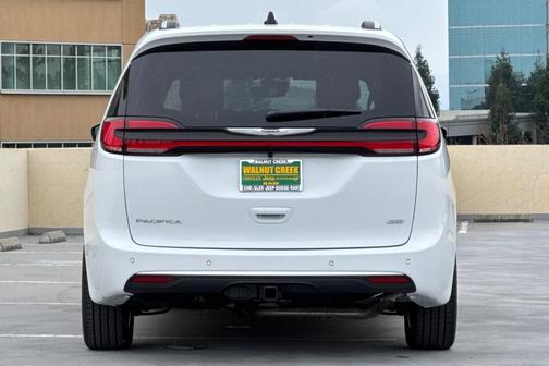 2026 Chrysler Pacifica Pinnacle AWD