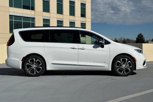 2026 Chrysler Pacifica Pinnacle