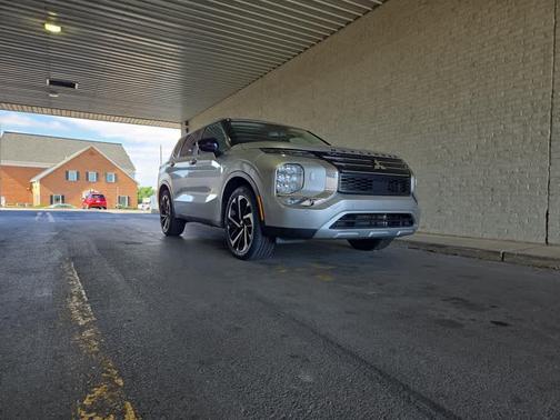 2022 Mitsubishi Outlander SE