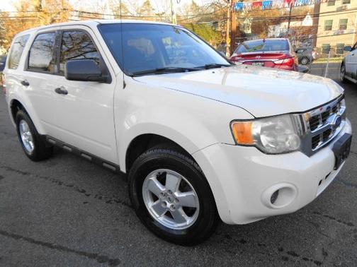 Photo 2 of 26 of 2011 Ford Escape XLS