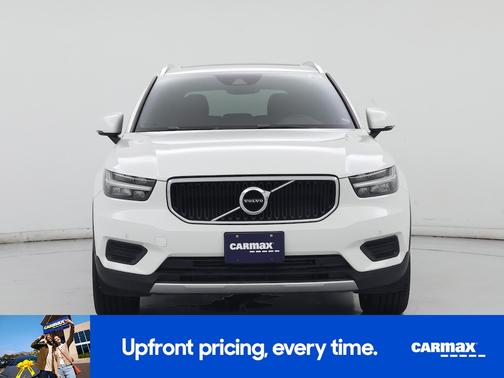 White 2020 Volvo XC40 T5 Momentum