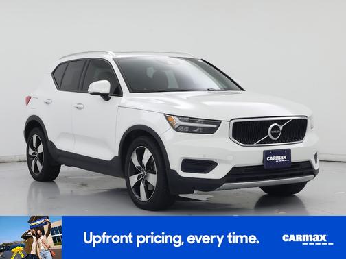 White 2020 Volvo XC40 T5 Momentum
