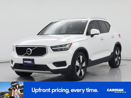 White 2020 Volvo XC40 T5 Momentum