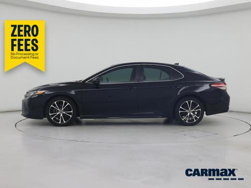 Black 2019 Toyota Camry SE