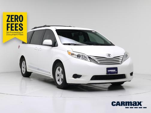 White 2015 Toyota Sienna LE