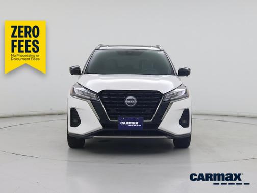White 2023 Nissan Kicks SR