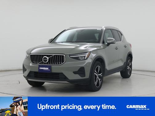2024 Volvo XC40 B5 Core Dark Theme