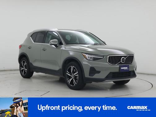2024 Volvo XC40 B5 Core Dark Theme