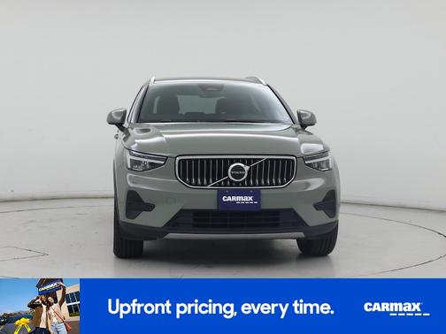 2024 Volvo XC40 B5 Core Dark Theme