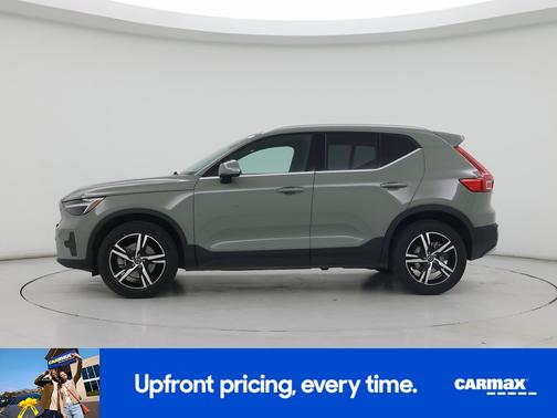 2024 Volvo XC40 B5 Core Dark Theme