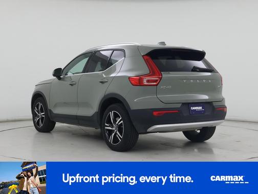 2024 Volvo XC40 B5 Core Dark Theme