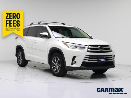 White 2018 Toyota Highlander XLE