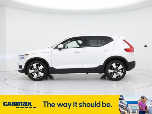 2021 Volvo XC40 T5 Momentum