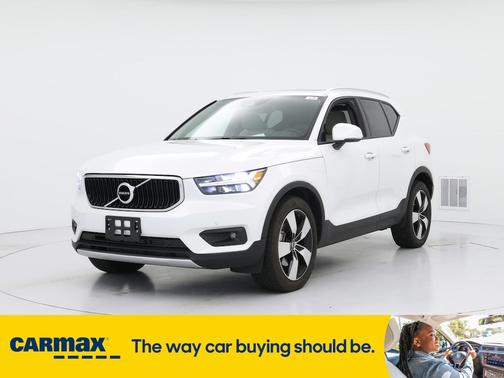 2021 Volvo XC40 T5 Momentum