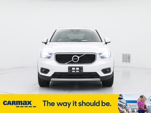 2021 Volvo XC40 T5 Momentum