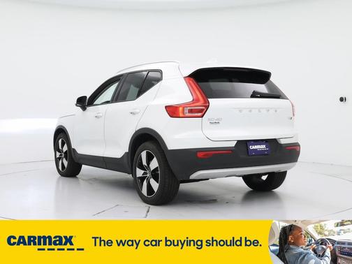 2021 Volvo XC40 T5 Momentum