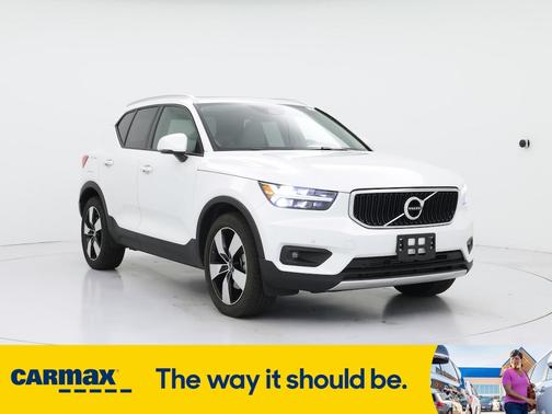 2021 Volvo XC40 T5 Momentum