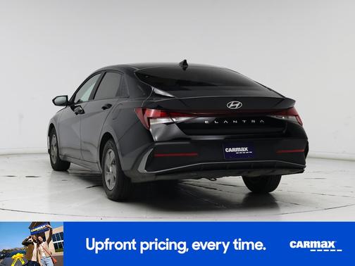 2024 Hyundai ELANTRA SE