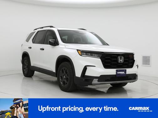 White 2024 Honda Pilot Trailsport