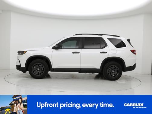 White 2024 Honda Pilot Trailsport