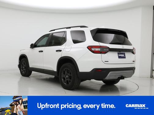 White 2024 Honda Pilot Trailsport