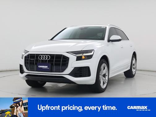 White 2022 Audi Q8 Premium