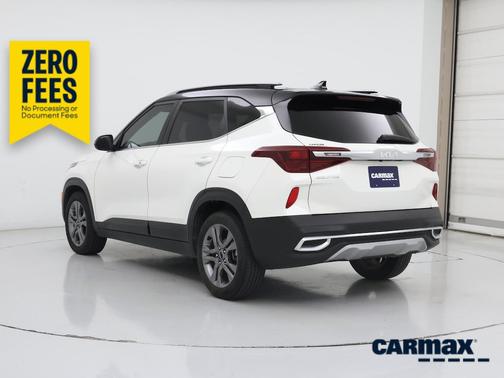 White 2023 Kia Seltos S