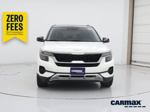 White 2023 Kia Seltos S